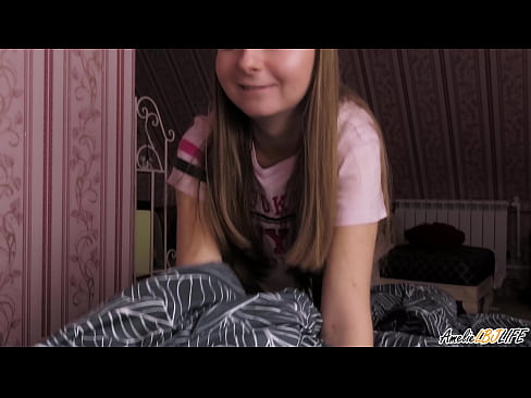 ❤️ Bidh Blondie a’ tarraing a BFF gu domhainn agus a’ faighinn cum na beul ❌ Porn anal leinn ☑